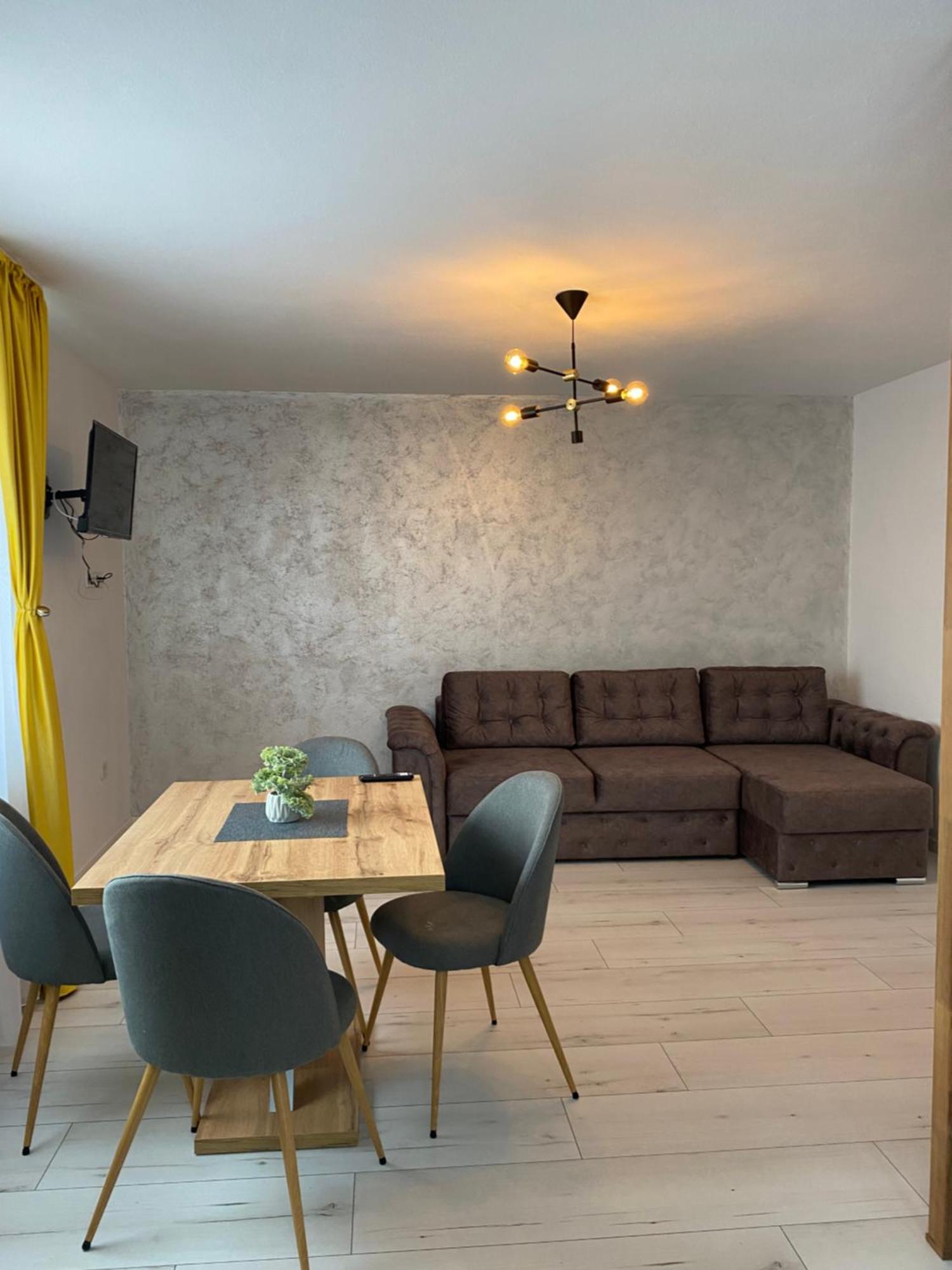 Wonderland Apartment Bistriţa Eksteriør bilde